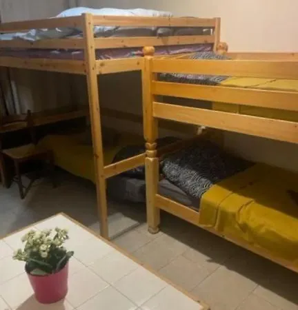Leleka Hostel *
